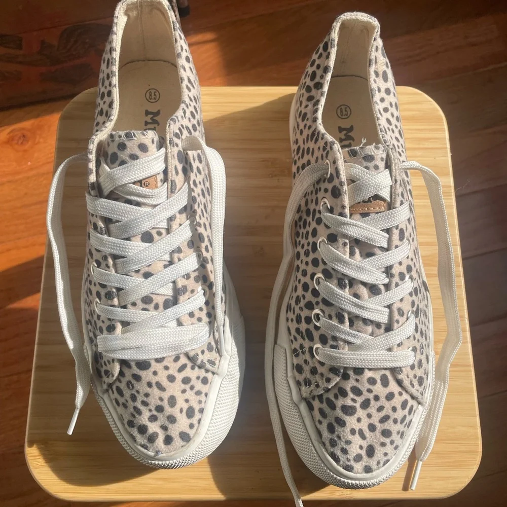 Mudd Dalmatian Studded Sneaks 👟 - Picture 2 of 4
